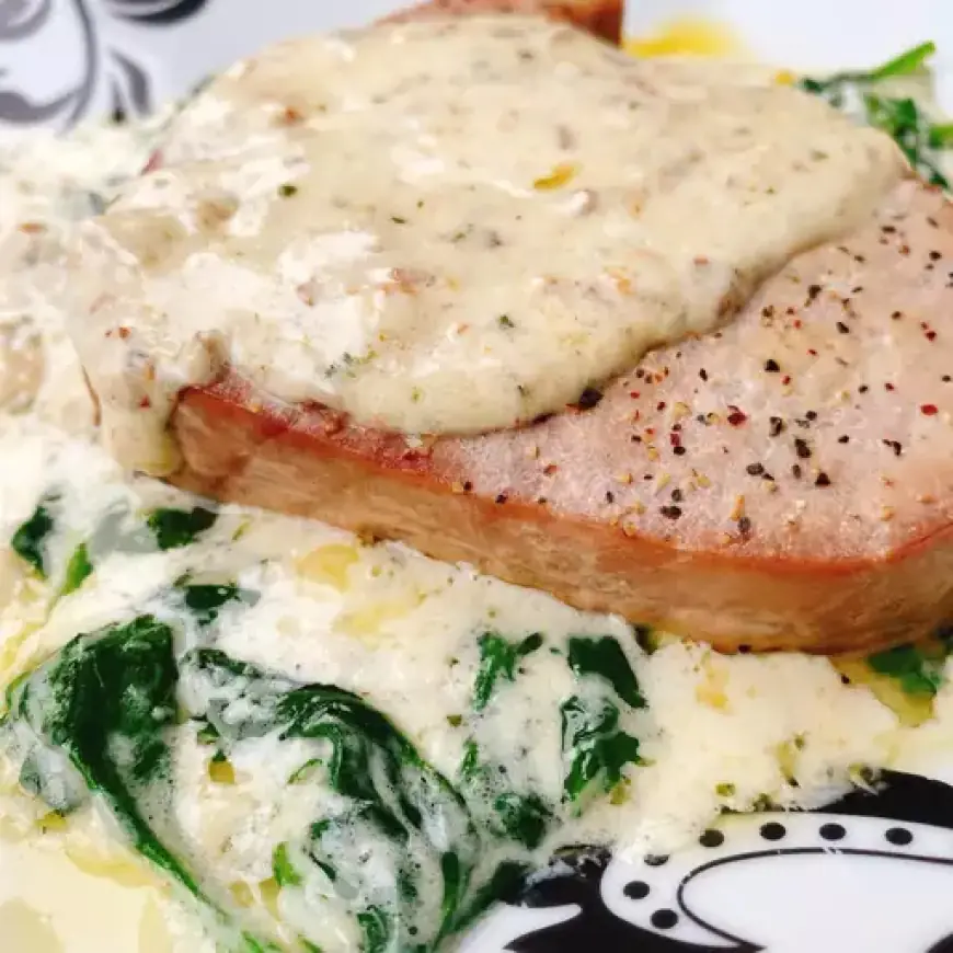 Tuna Steaks with Garlic-Herb Cream Sauce Recipe